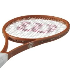 Raquette Wilson Blade 98 (16x19) V9 Roland Garros 2025 -Tennis Compagnie Boutique raquette wilson blade 98 16x19 v9 roland garros 2025 5